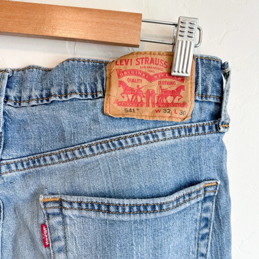Levi's | Signature 541 Athletic Taper Cotton Denim Jeans Medium Wash size‎ 32/30